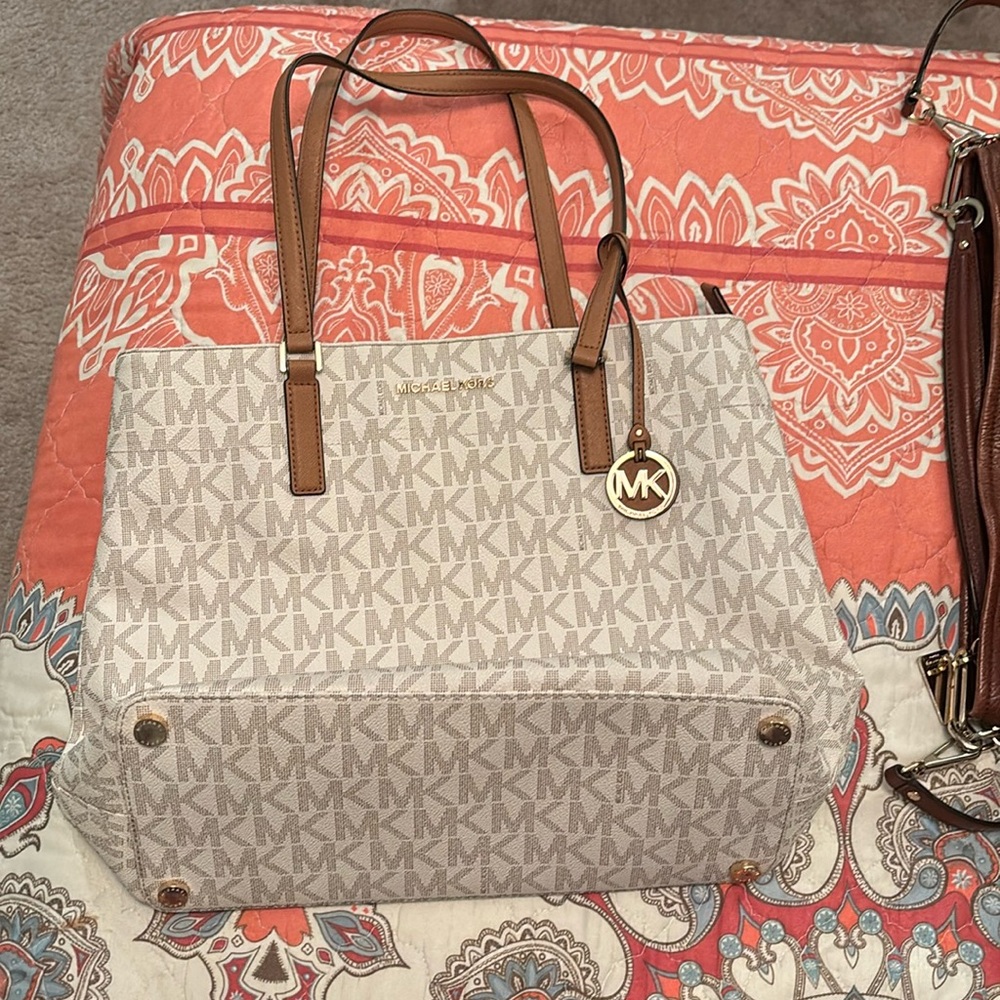 Michael Kors’s cream signature tote bag used